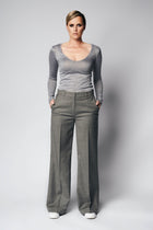 TINA V-NECK SHINY GREY | SUPER LIGHT GREY